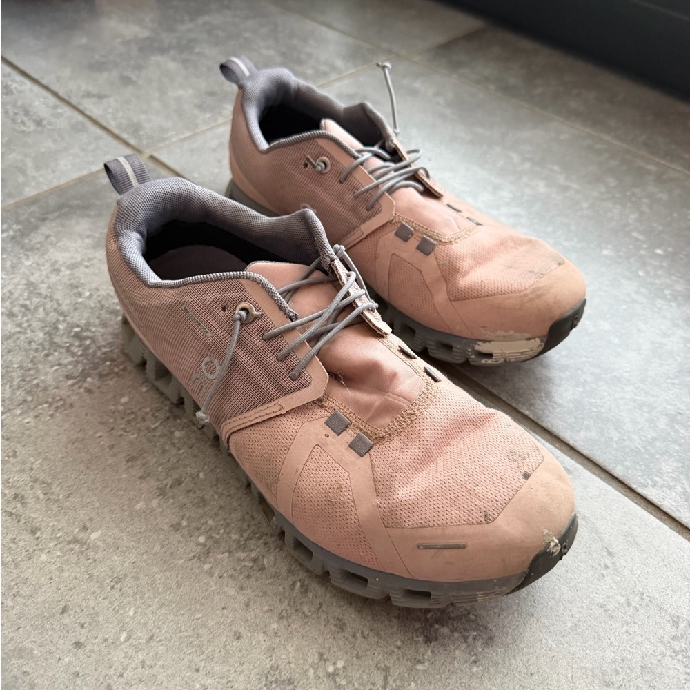 On Cloud 5 Waterproof Fossil/rose Women Used size 9
